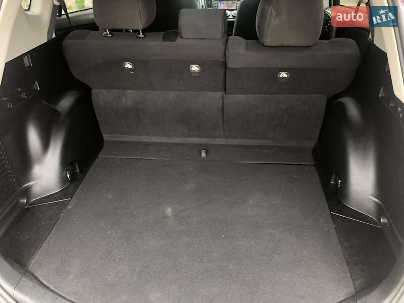 Позашляховик / Кросовер Toyota RAV4 2016 в Старому Самборі