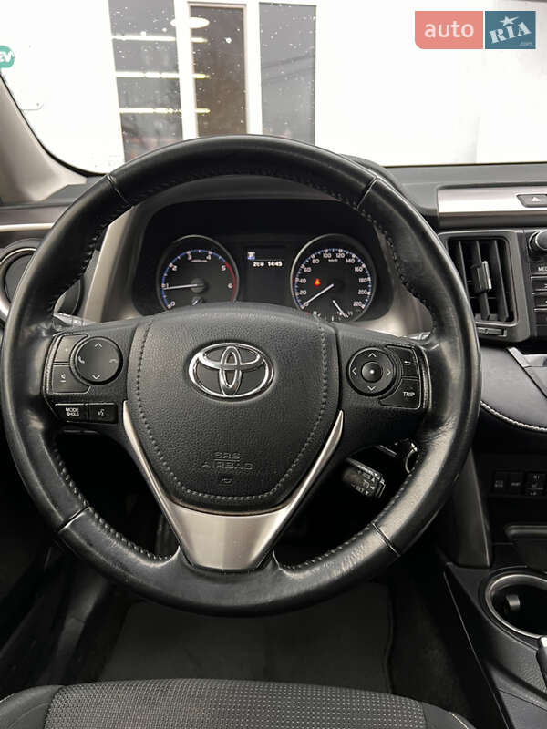 Внедорожник / Кроссовер Toyota RAV4 2017 в Луцке