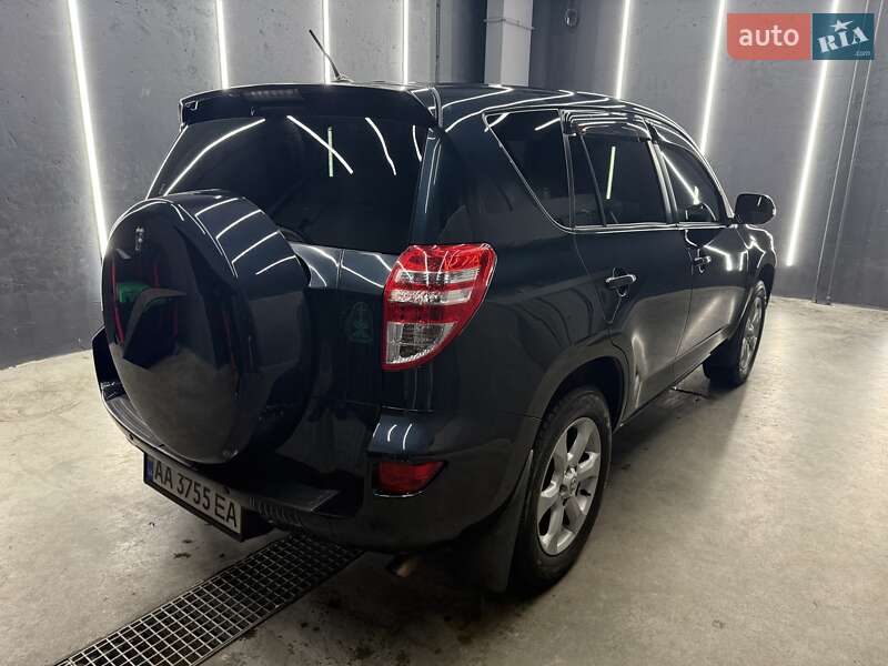 Позашляховик / Кросовер Toyota RAV4 2010 в Києві