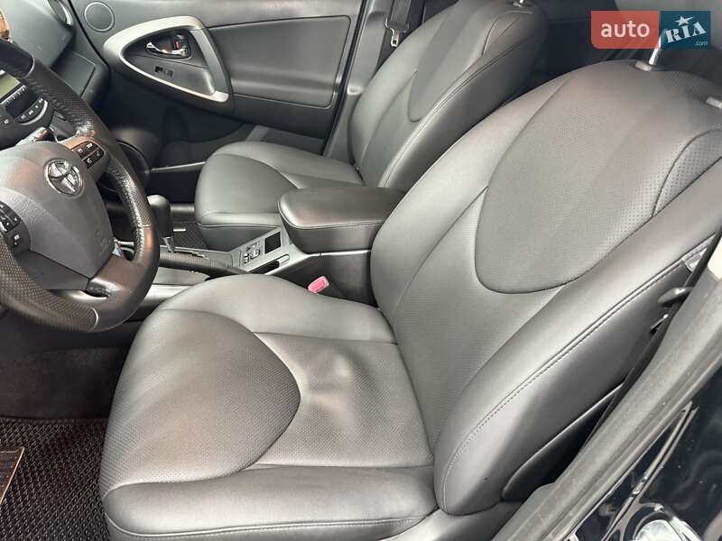Позашляховик / Кросовер Toyota RAV4 2010 в Києві