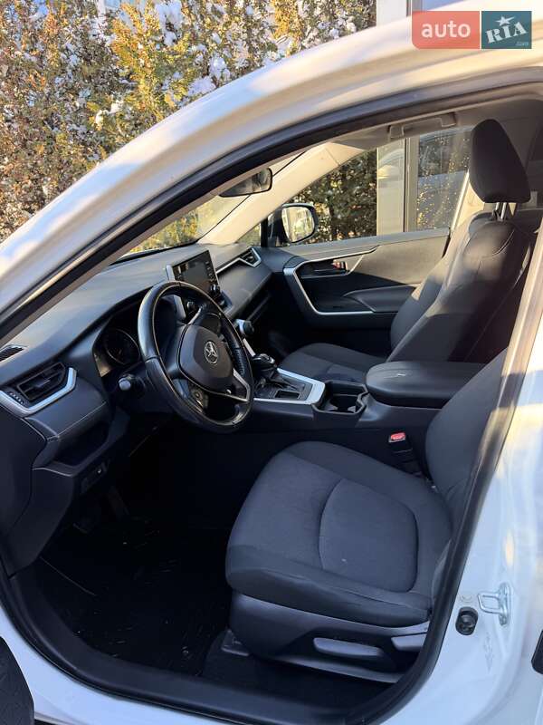Внедорожник / Кроссовер Toyota RAV4 2019 в Львове