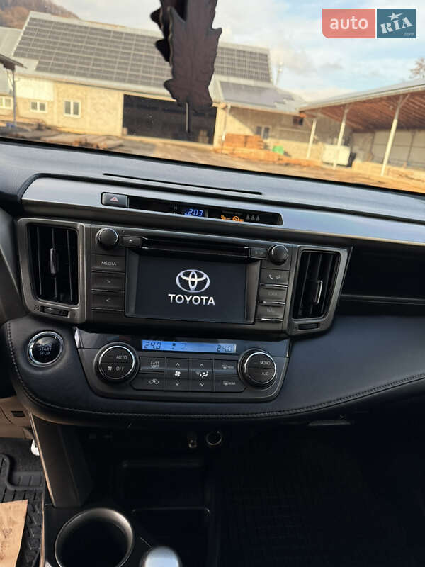 Внедорожник / Кроссовер Toyota RAV4 2015 в Тячеве