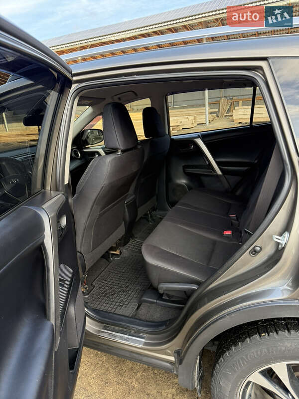 Внедорожник / Кроссовер Toyota RAV4 2015 в Тячеве