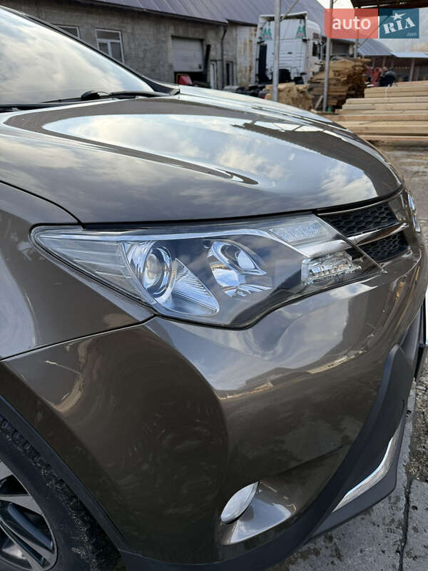 Внедорожник / Кроссовер Toyota RAV4 2015 в Тячеве