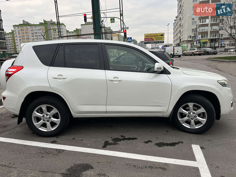 Позашляховик / Кросовер Toyota RAV4 2011 в Софіївській Борщагівці