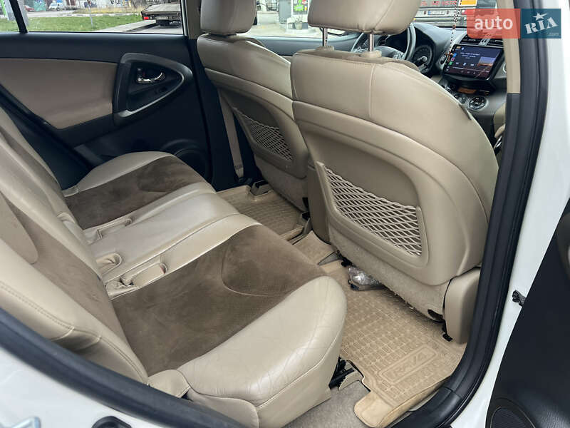 Позашляховик / Кросовер Toyota RAV4 2011 в Софіївській Борщагівці