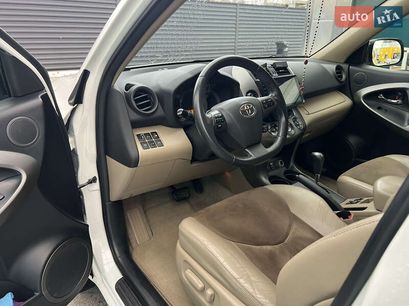 Позашляховик / Кросовер Toyota RAV4 2011 в Софіївській Борщагівці