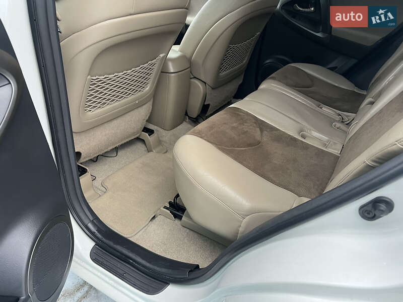 Позашляховик / Кросовер Toyota RAV4 2011 в Софіївській Борщагівці