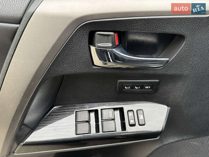 Внедорожник / Кроссовер Toyota RAV4 2016 в Киеве