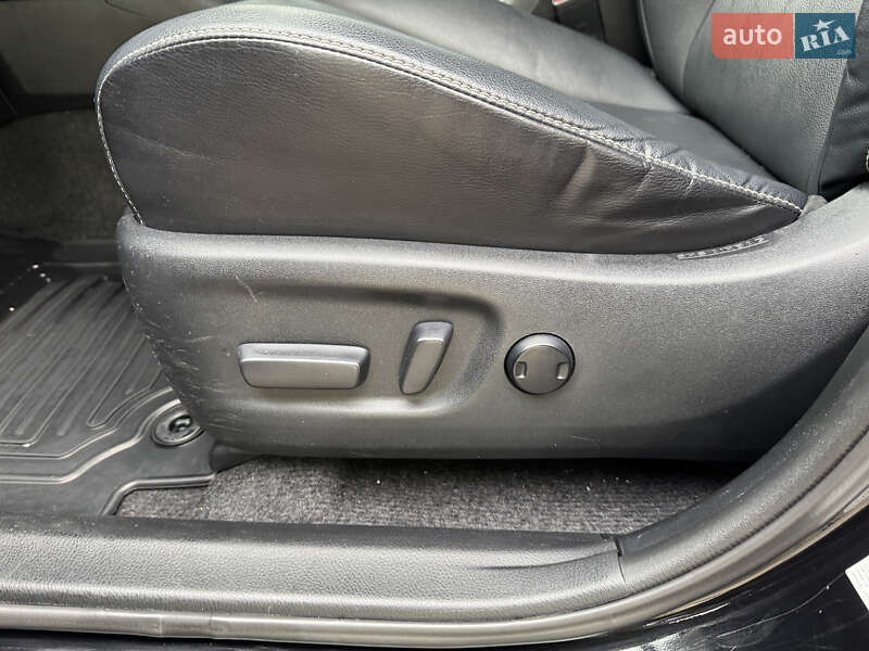 Внедорожник / Кроссовер Toyota RAV4 2016 в Киеве