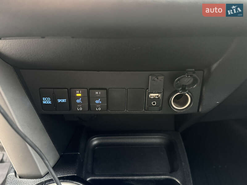 Внедорожник / Кроссовер Toyota RAV4 2016 в Киеве