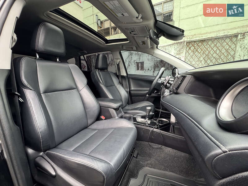 Внедорожник / Кроссовер Toyota RAV4 2016 в Киеве
