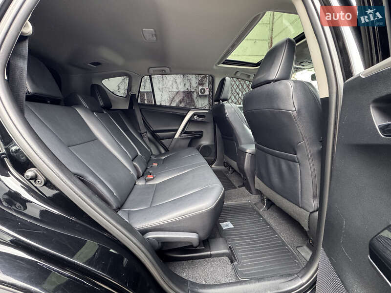 Внедорожник / Кроссовер Toyota RAV4 2016 в Киеве