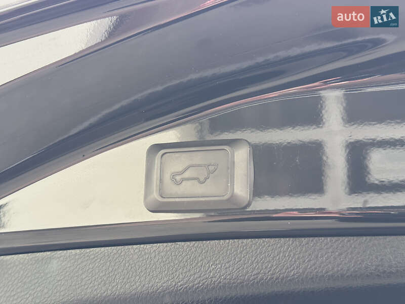 Внедорожник / Кроссовер Toyota RAV4 2016 в Киеве