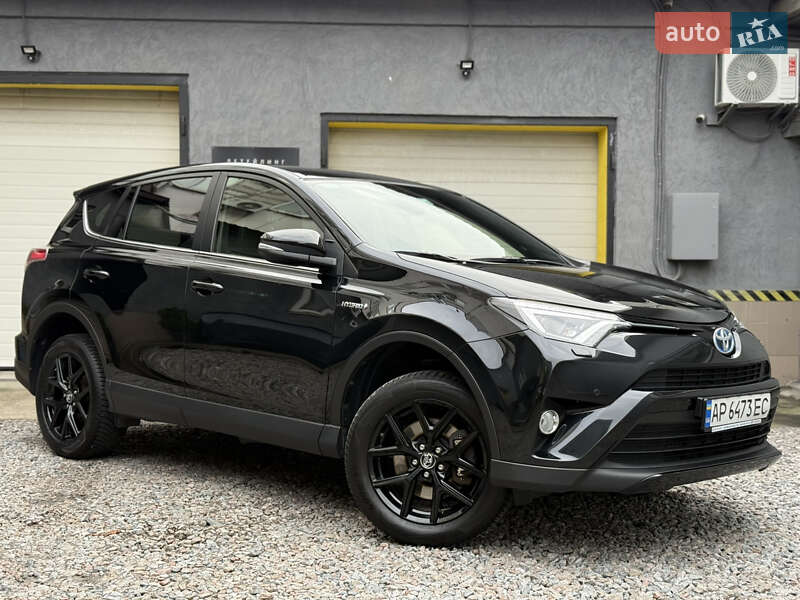 Внедорожник / Кроссовер Toyota RAV4 2018 в Киеве