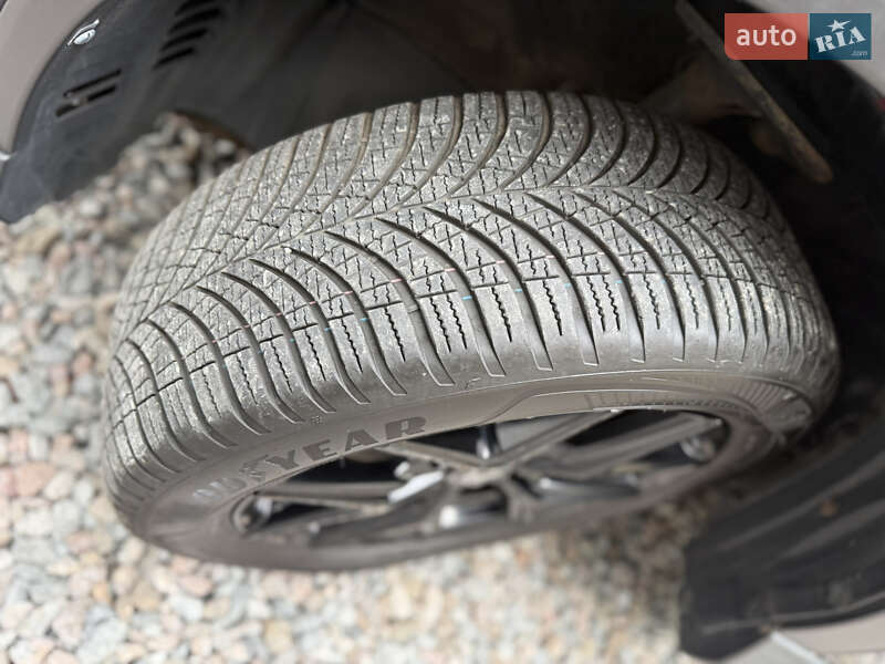 Внедорожник / Кроссовер Toyota RAV4 2018 в Киеве