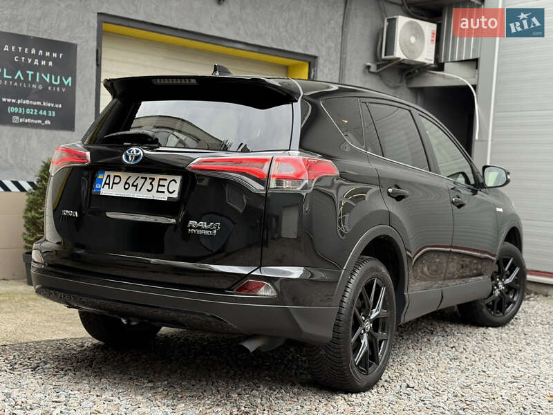 Внедорожник / Кроссовер Toyota RAV4 2018 в Киеве