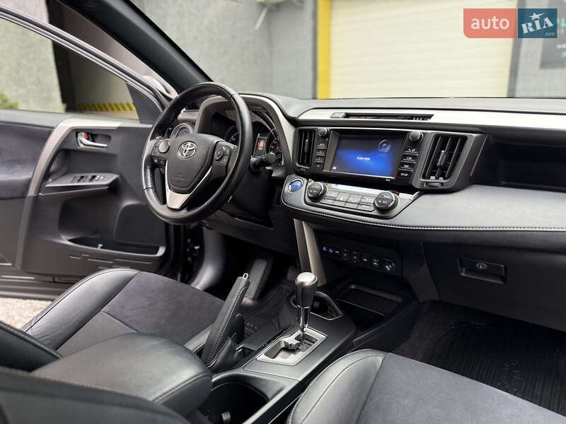 Внедорожник / Кроссовер Toyota RAV4 2018 в Киеве