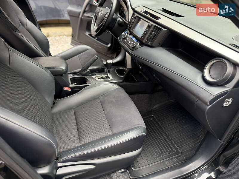 Внедорожник / Кроссовер Toyota RAV4 2018 в Киеве