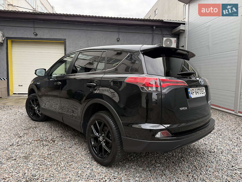 Внедорожник / Кроссовер Toyota RAV4 2018 в Киеве