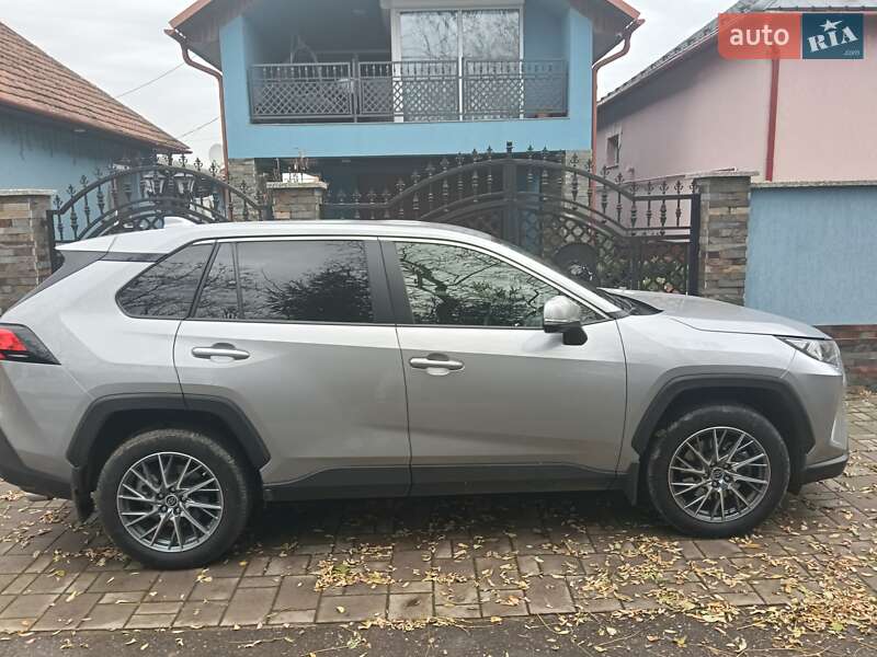 Внедорожник / Кроссовер Toyota RAV4 2020 в Ужгороде фото 2 Внедорожник / Кроссовер Toyota RAV4 2020 в Ужгороде