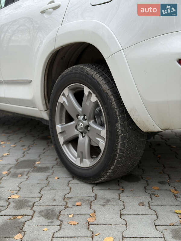 Внедорожник / Кроссовер Toyota RAV4 2011 в Тернополе