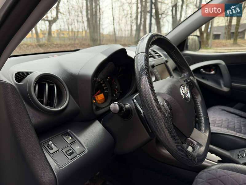 Внедорожник / Кроссовер Toyota RAV4 2011 в Тернополе