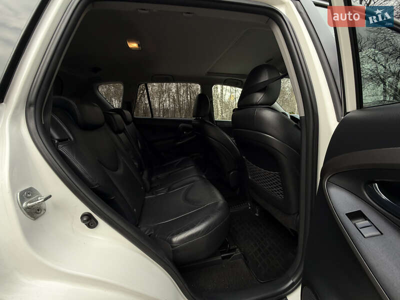 Внедорожник / Кроссовер Toyota RAV4 2011 в Тернополе