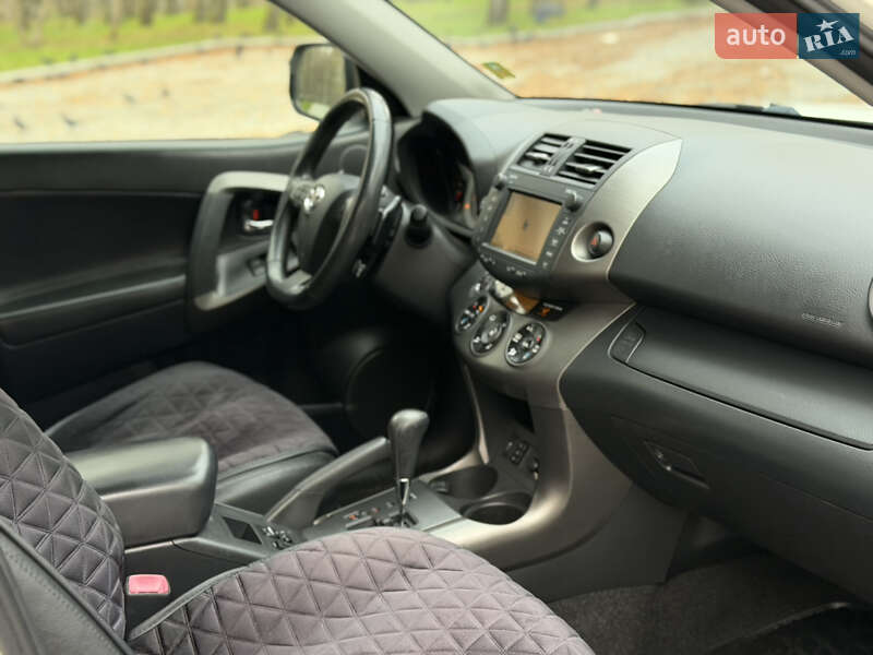 Внедорожник / Кроссовер Toyota RAV4 2011 в Тернополе