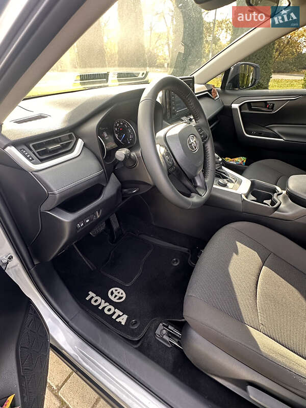 Внедорожник / Кроссовер Toyota RAV4 2021 в Одессе