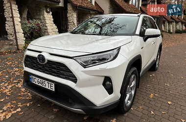 Позашляховик / Кросовер Toyota RAV4 2020 в Львові