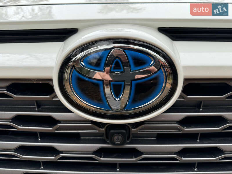 Позашляховик / Кросовер Toyota RAV4 2020 в Львові