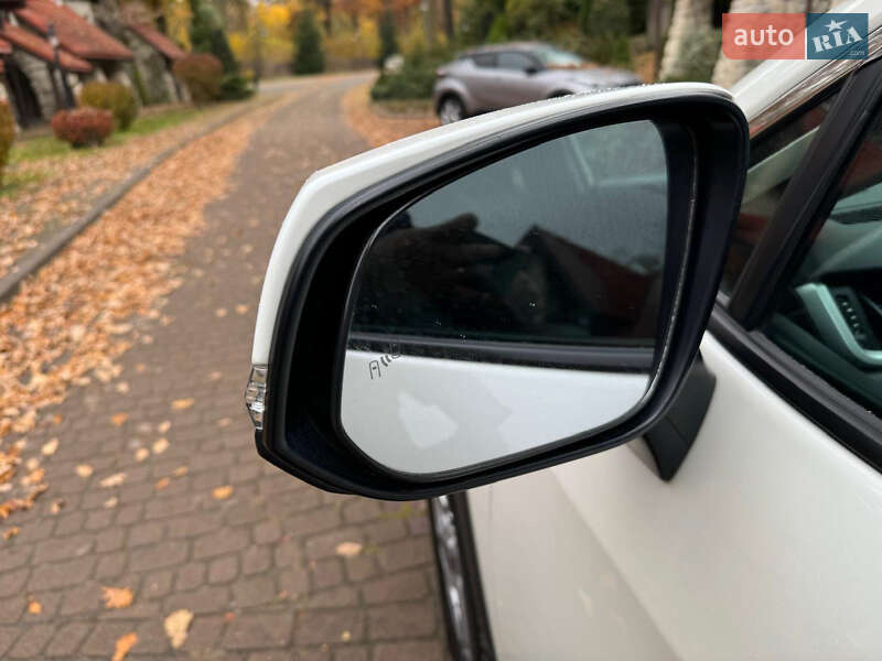 Позашляховик / Кросовер Toyota RAV4 2020 в Львові