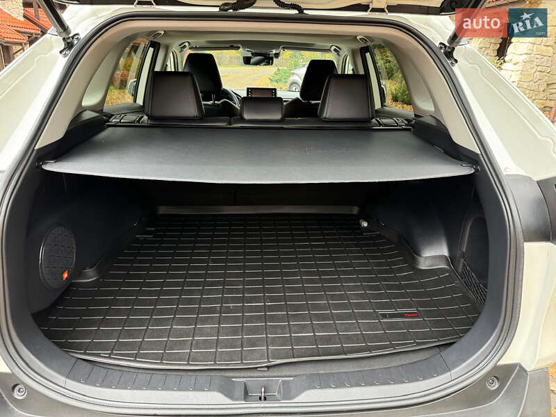 Позашляховик / Кросовер Toyota RAV4 2020 в Львові