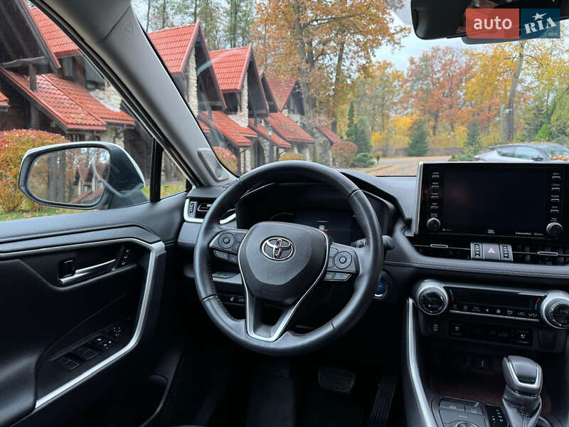 Позашляховик / Кросовер Toyota RAV4 2020 в Львові