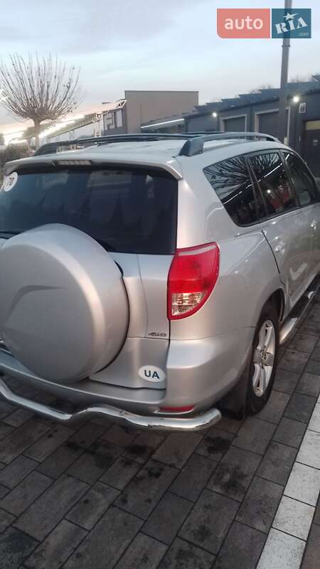 Внедорожник / Кроссовер Toyota RAV4 2007 в Киеве