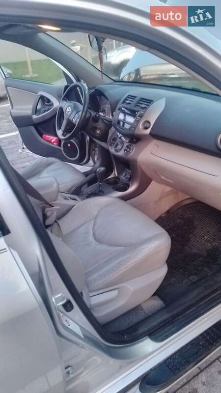 Внедорожник / Кроссовер Toyota RAV4 2007 в Киеве