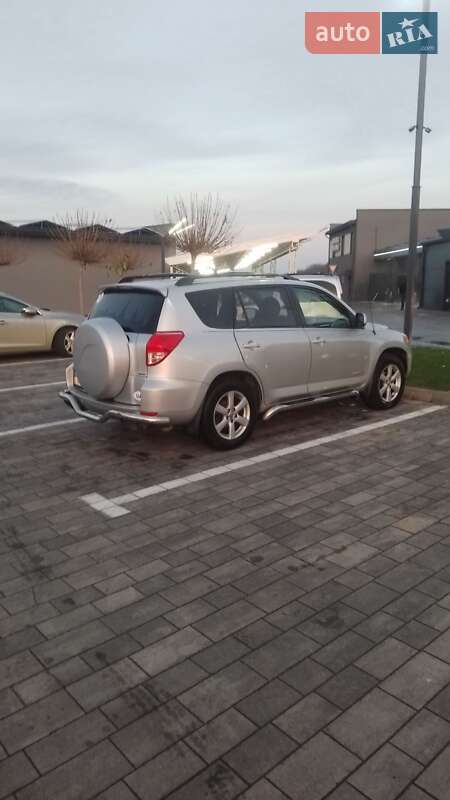 Внедорожник / Кроссовер Toyota RAV4 2007 в Киеве