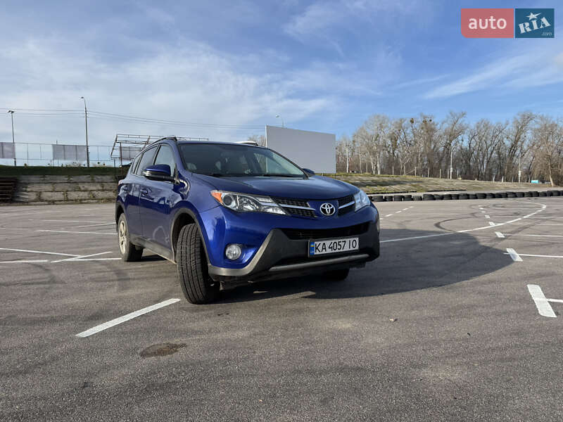Внедорожник / Кроссовер Toyota RAV4 2015 в Киеве