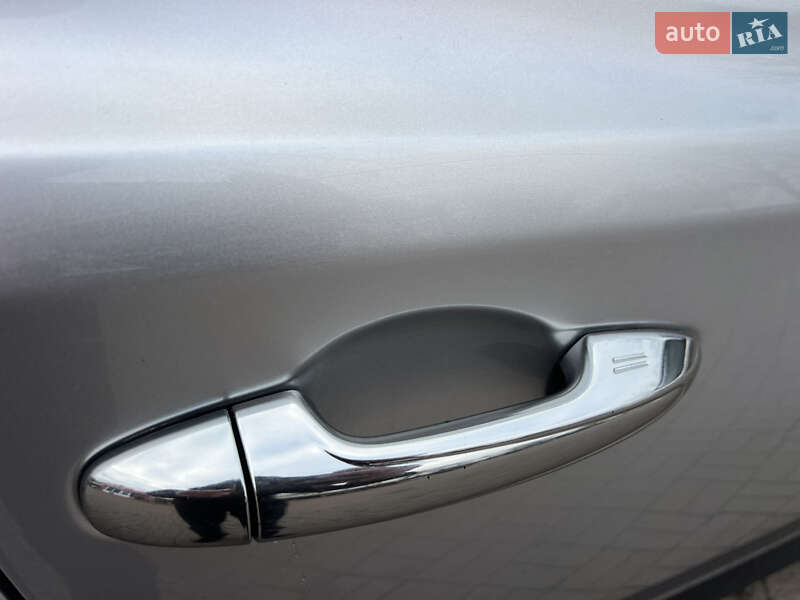 Позашляховик / Кросовер Toyota RAV4 2016 в Києві