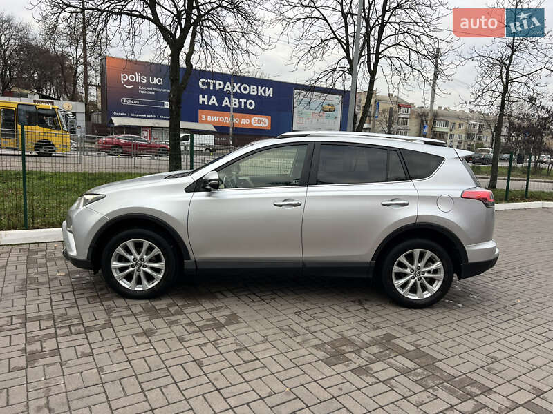 Позашляховик / Кросовер Toyota RAV4 2016 в Києві
