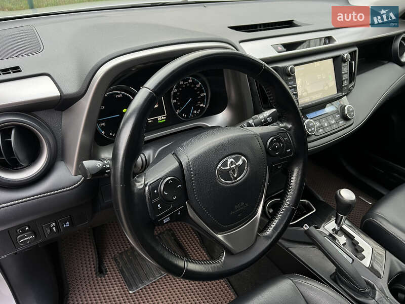 Позашляховик / Кросовер Toyota RAV4 2016 в Києві