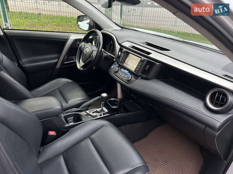 Позашляховик / Кросовер Toyota RAV4 2016 в Києві