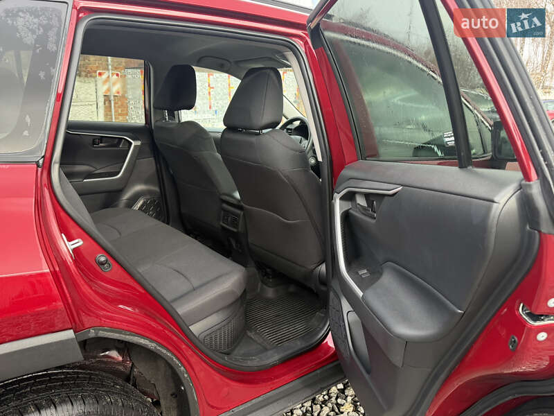 Внедорожник / Кроссовер Toyota RAV4 2021 в Хмельницком