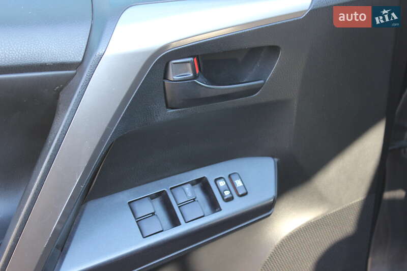 Внедорожник / Кроссовер Toyota RAV4 2016 в Днепре фото 12 Внедорожник / Кроссовер Toyota RAV4 2016 в Днепре