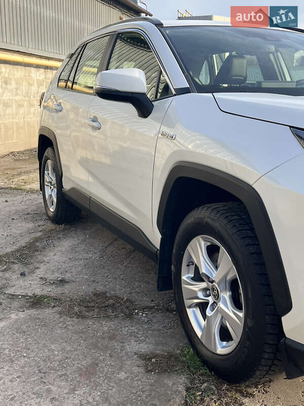 Внедорожник / Кроссовер Toyota RAV4 2020 в Киеве