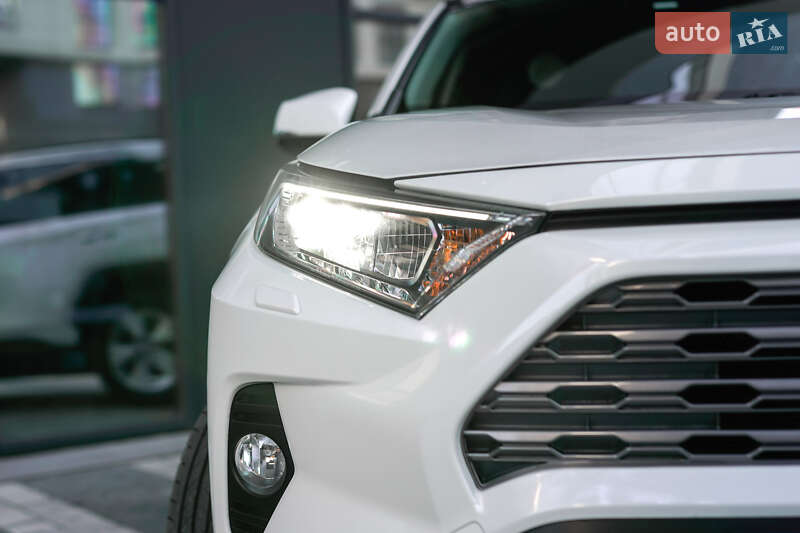 Внедорожник / Кроссовер Toyota RAV4 2021 в Львове