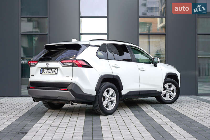 Внедорожник / Кроссовер Toyota RAV4 2021 в Львове