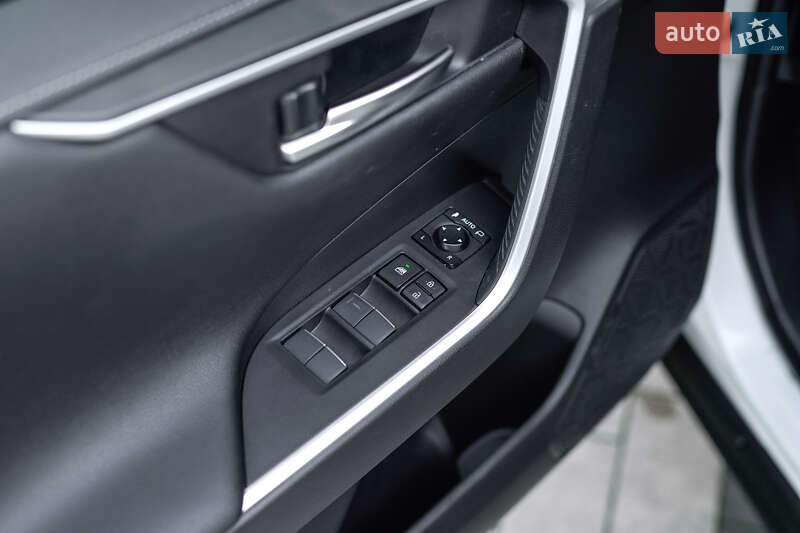 Внедорожник / Кроссовер Toyota RAV4 2021 в Львове