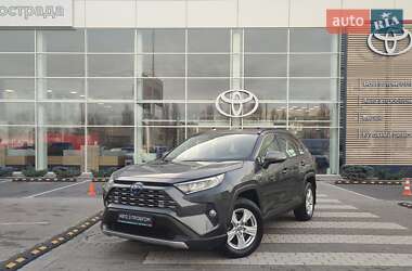 Внедорожник / Кроссовер Toyota RAV4 2020 в Киеве